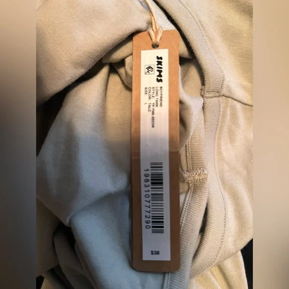 NWT SKIMS Long Boyfriend Tank in Talc - Picture 4 of 6